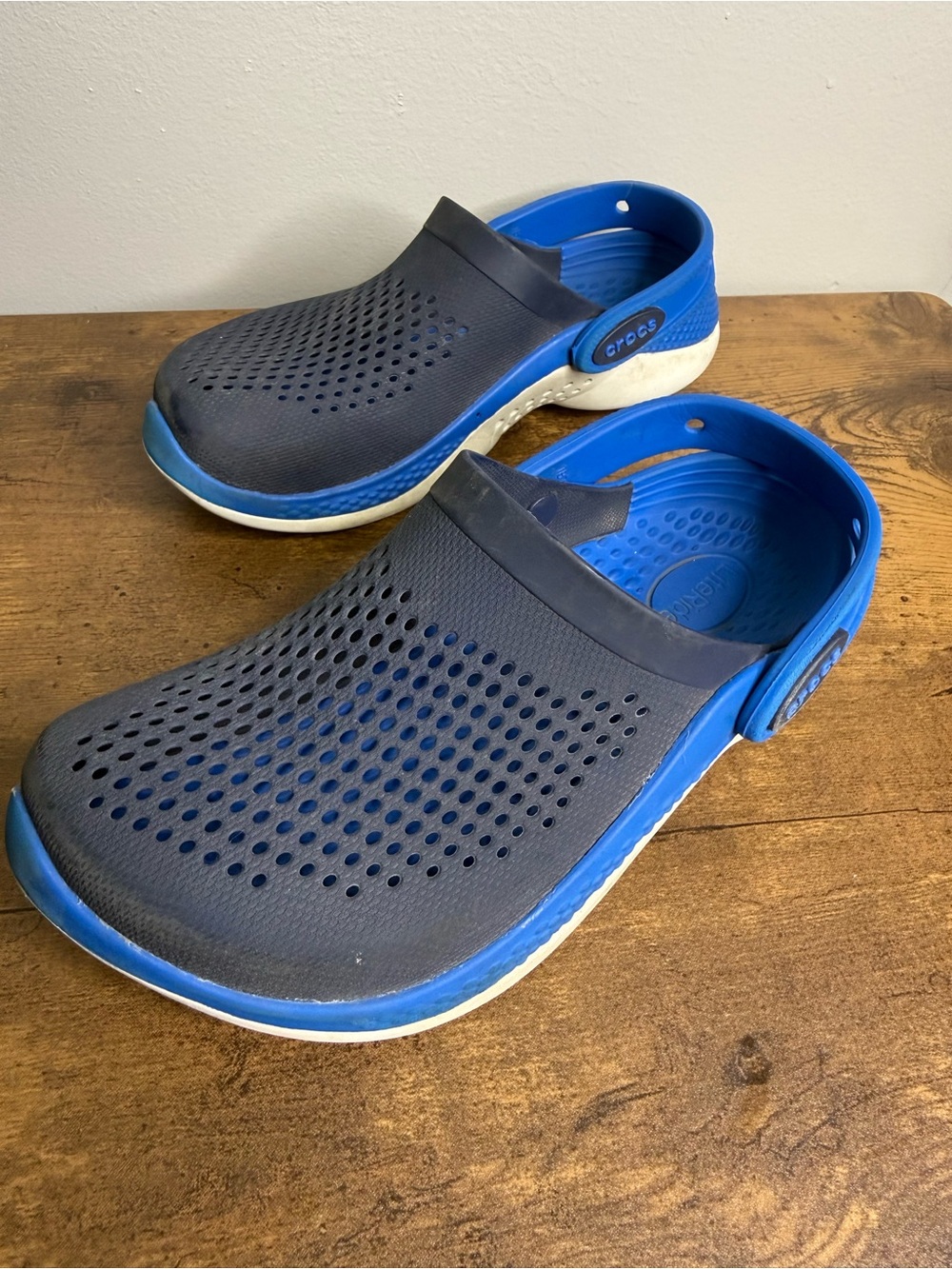 CROCS Kids Lite Ride Slip-On Clog in Navy and Royal Blue J1